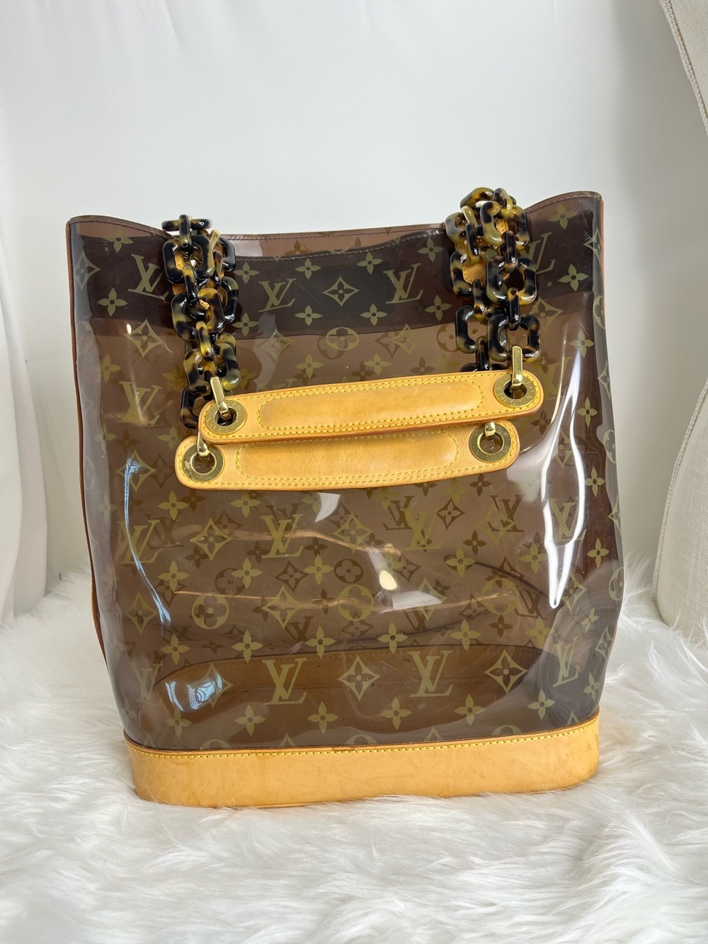 LOUIS VUITTON SAC AMBRE MONOGRAM VINYL MM